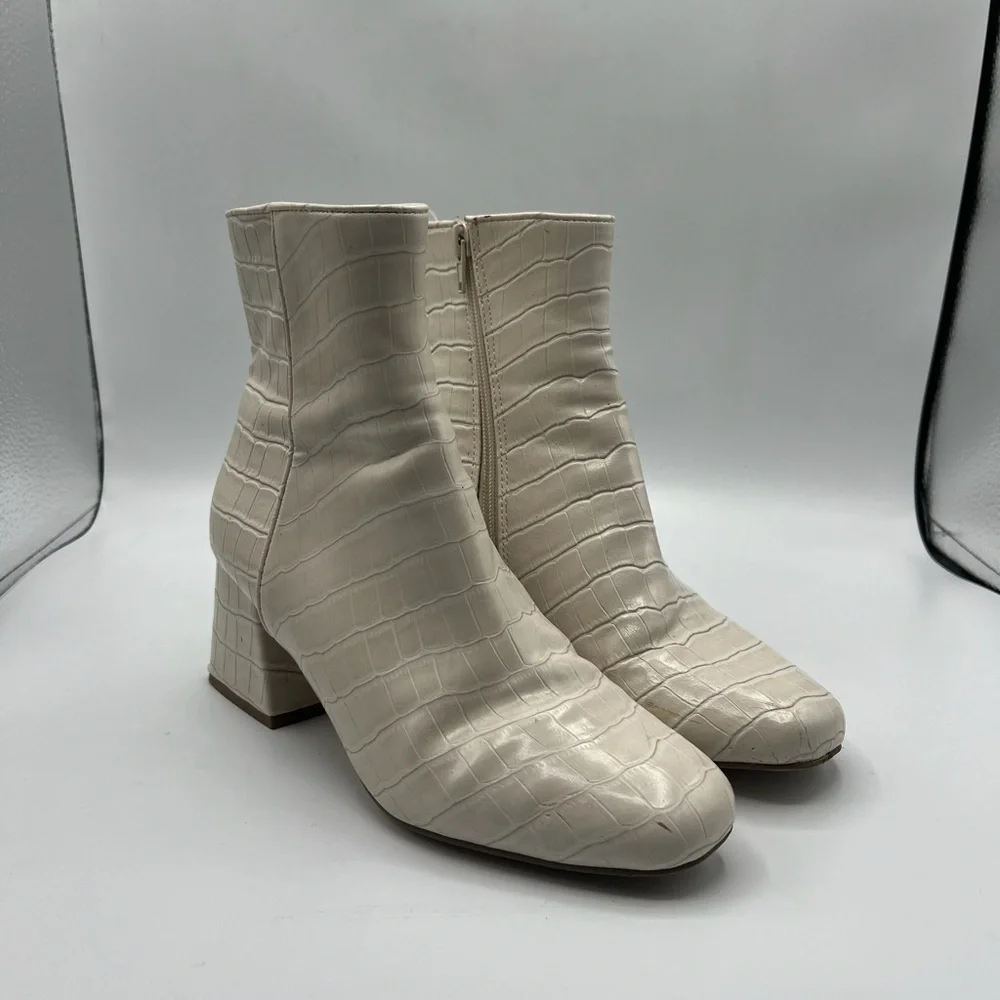 Steve‎ Madden Sz 6 1/2 Darma Beige White White Croc Embossed Booties Block Heel
